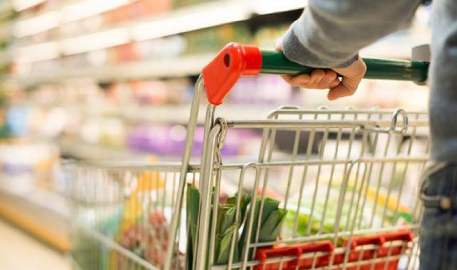 El iacutendice de precios minoristas subioacute 15-en-porciento- en abril impulsado por el rubro alimentos y bebidas