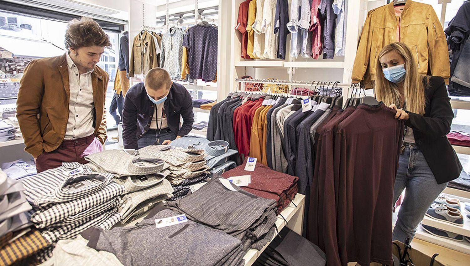 Europa reabre sus fronteras pero brotes de coronavirus alarman a otros continentes