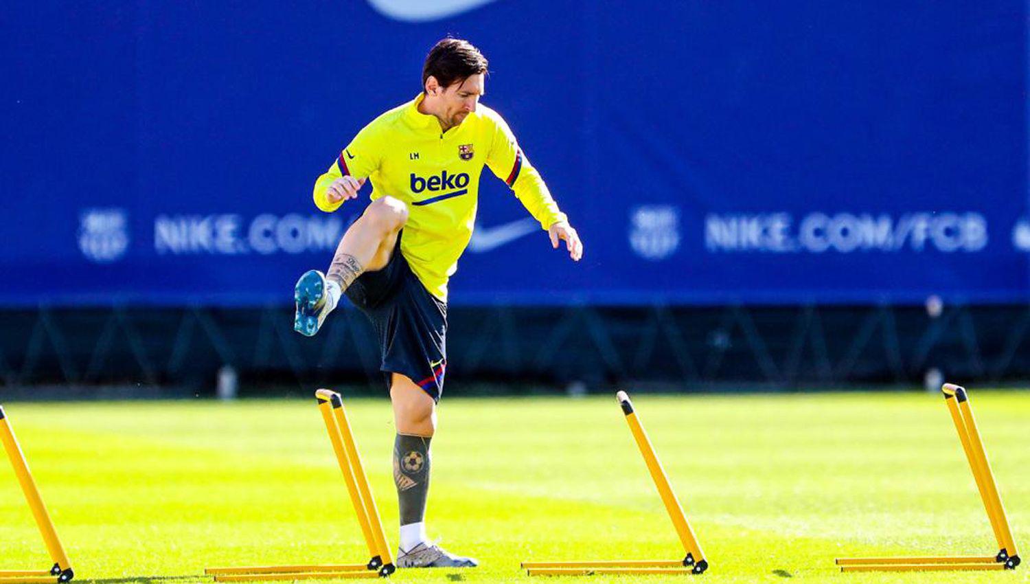 Tras un descanso Barcelona se entrenoacute con Messi