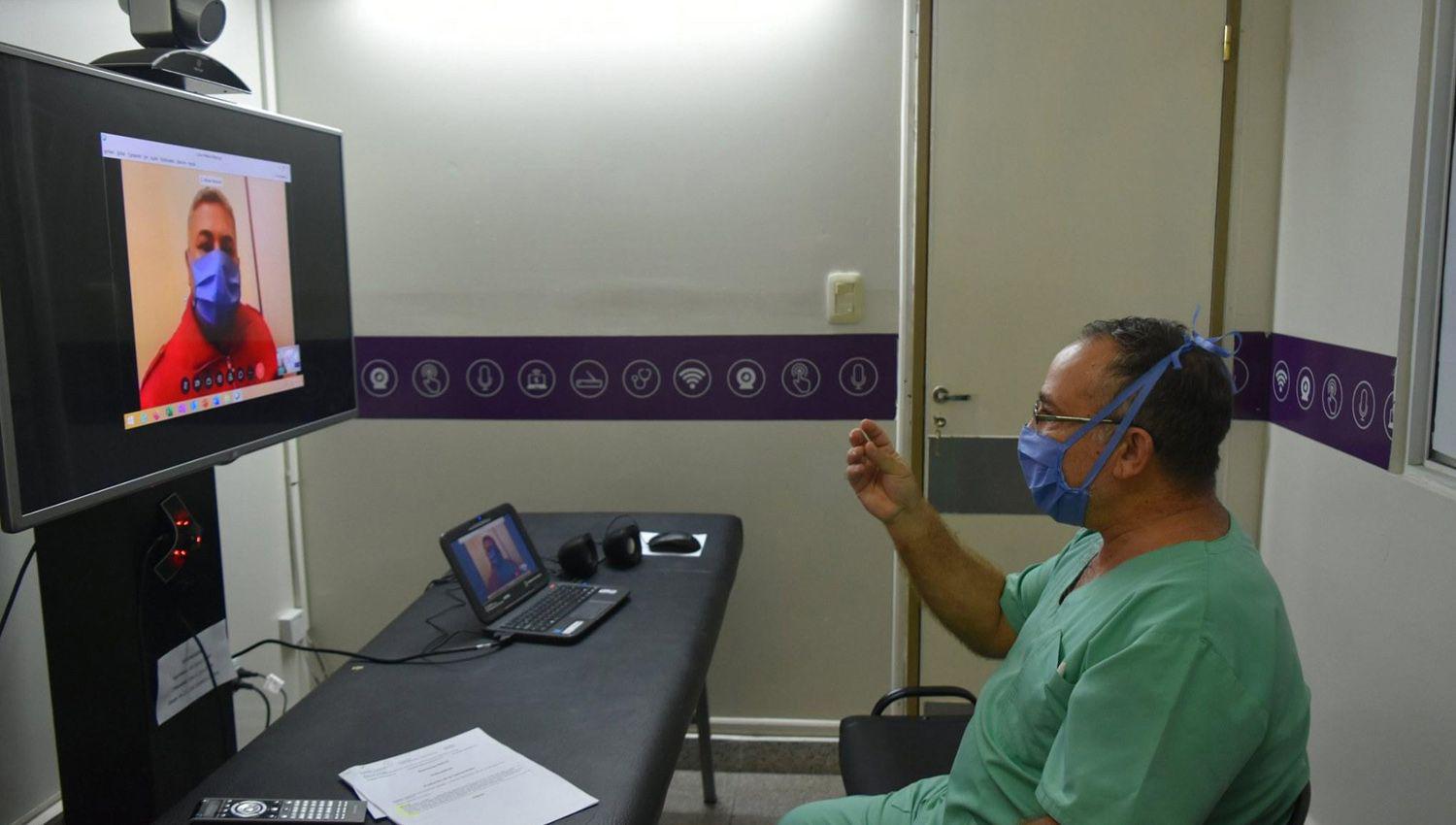 A través de videoconferencia un especialista del Cepsi se conectó con un paciente de Las Termas