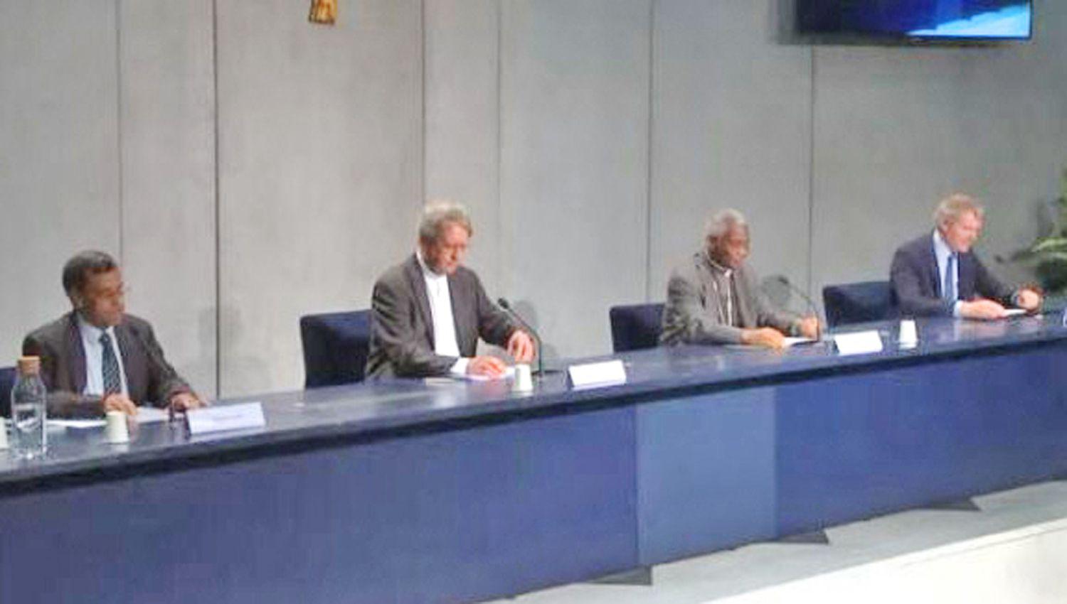 DEBATE El encuentro virtual tuvo lugar en la sala Juan Pablo II de la Oficina de Prensa de la Santa Sede 
