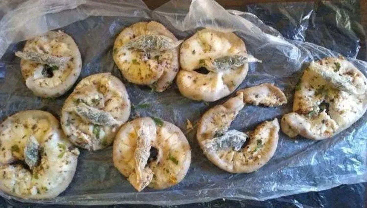 VIDEO  Insoacutelito- fue a visitar a su marido en la caacutercel y escondioacute droga en chinchulines