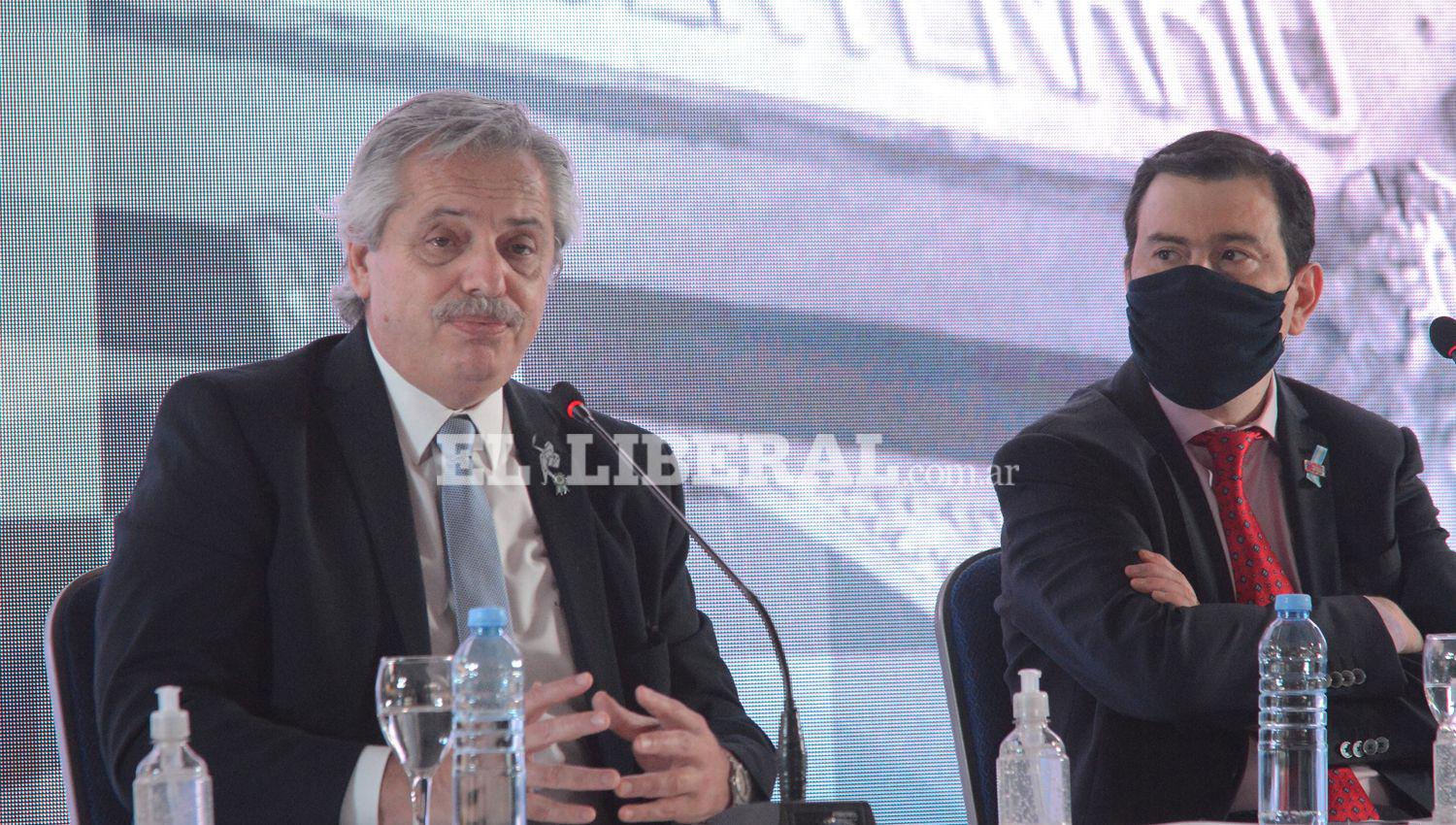 Alberto Fernaacutendez habloacute en Santiago sobre coacutemo seguiraacute la cuarentena