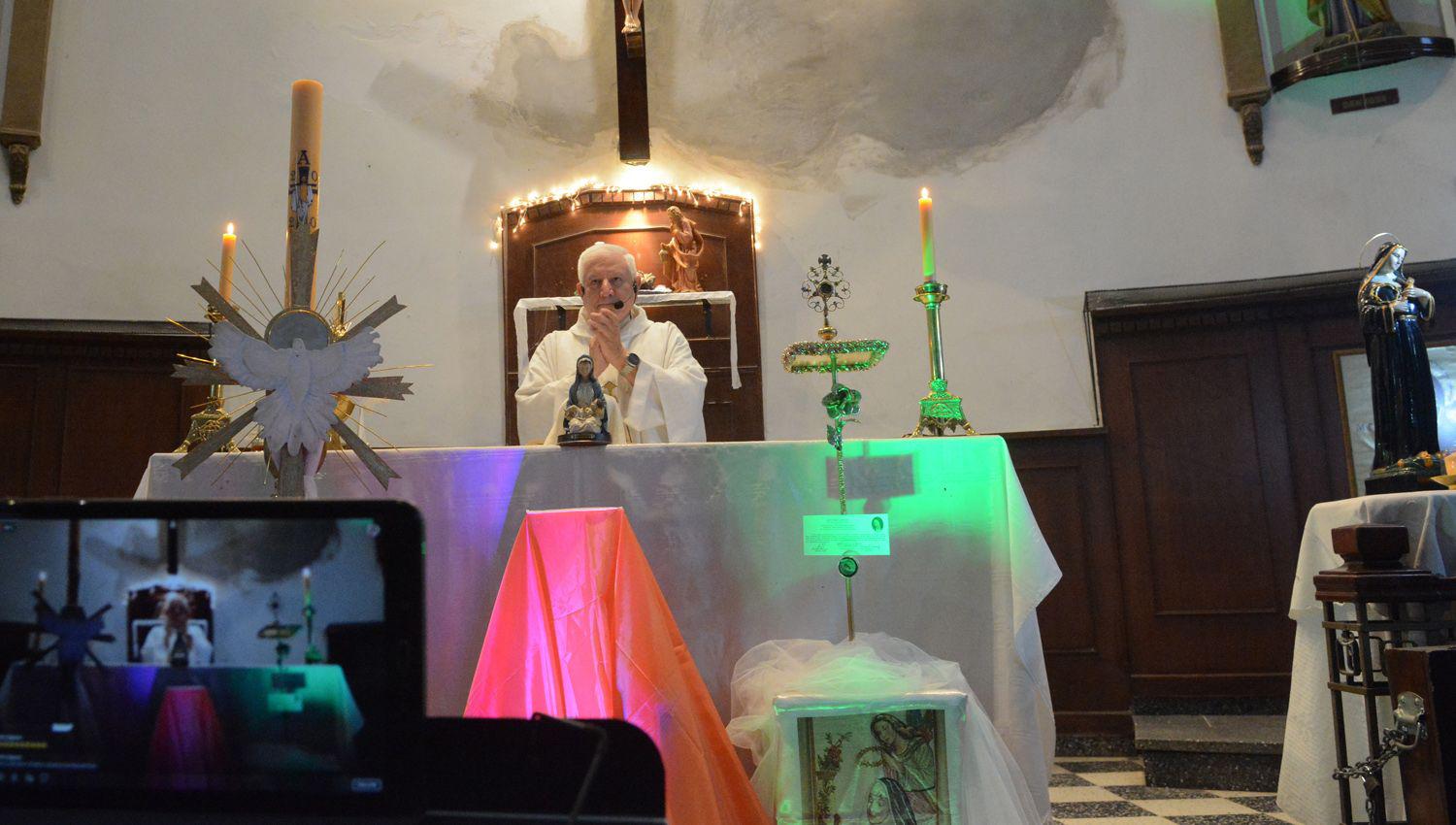 Con gran devocioacuten la feligresiacutea local honra hoy a Santa Rita  de Casia en su fiesta patronal