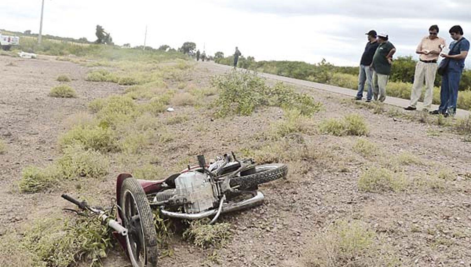 Un joven perdioacute la vida al derrapar con su moto en un camino vecinal