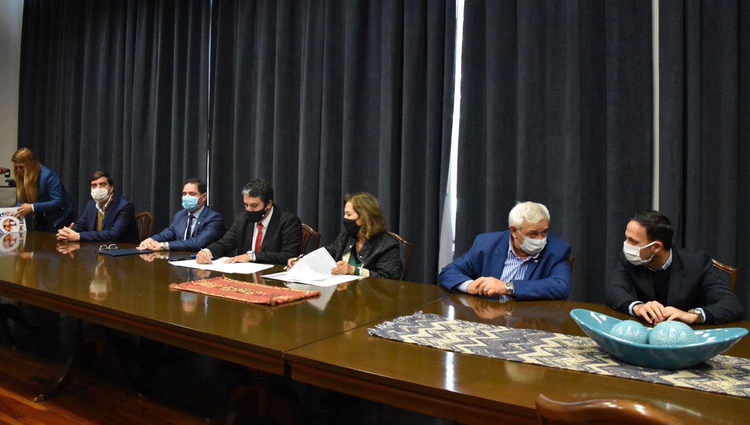 Ministerio de Salud y municipios firmaron convenio para abrir oficinas de Incluir Salud