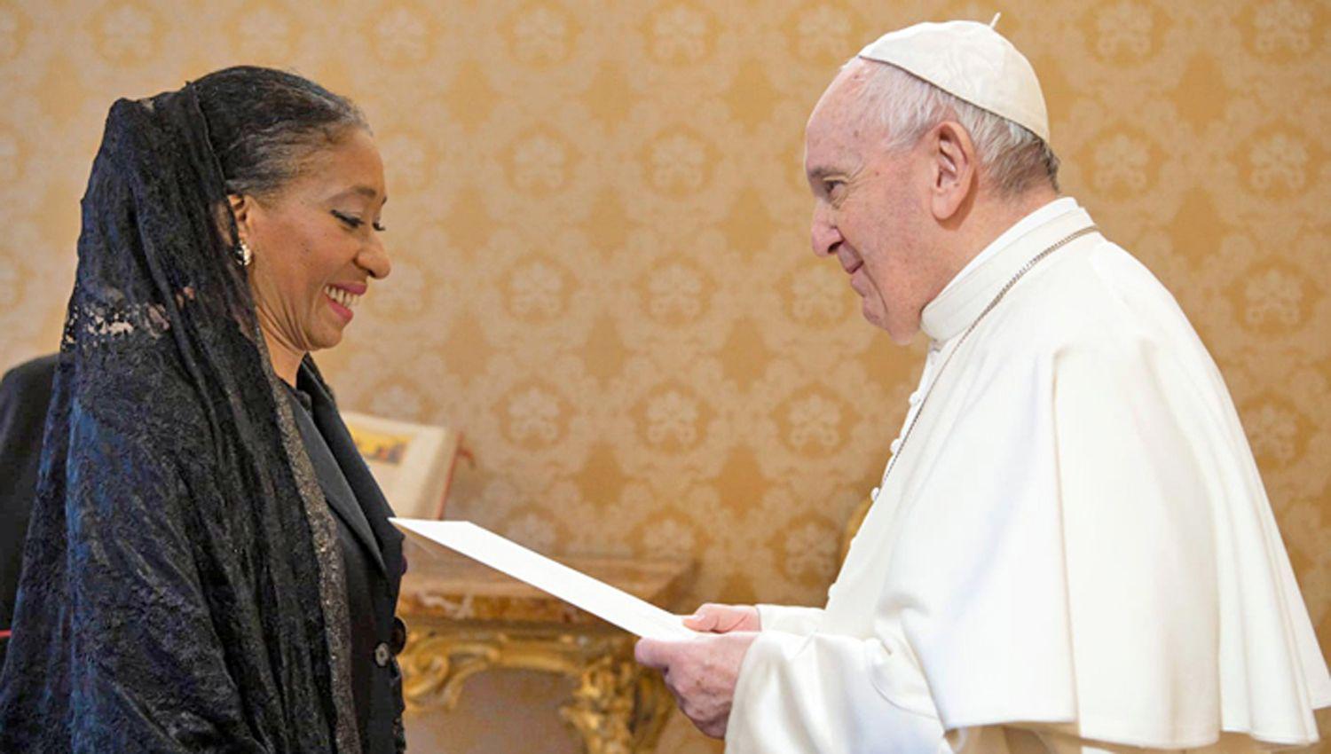PARTICULARIDAD Silva es la primera afrodescendiente en llegar a embajadora y ya estuvo como n�mero 2 de la Embajada ante el Vaticano
