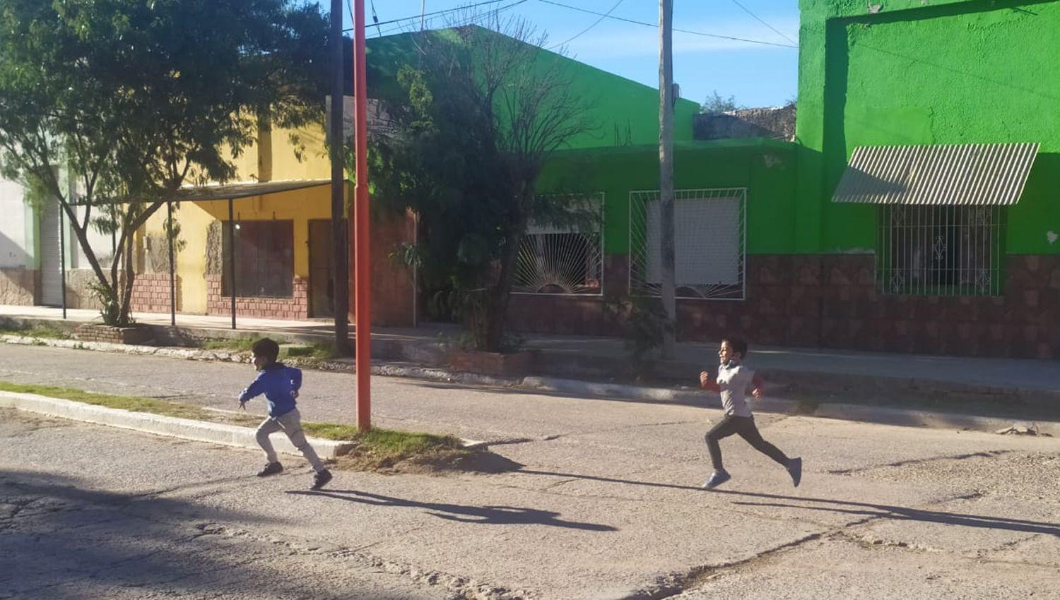 IMAacuteGENES La hora de los nintildeos en Colonia Dora