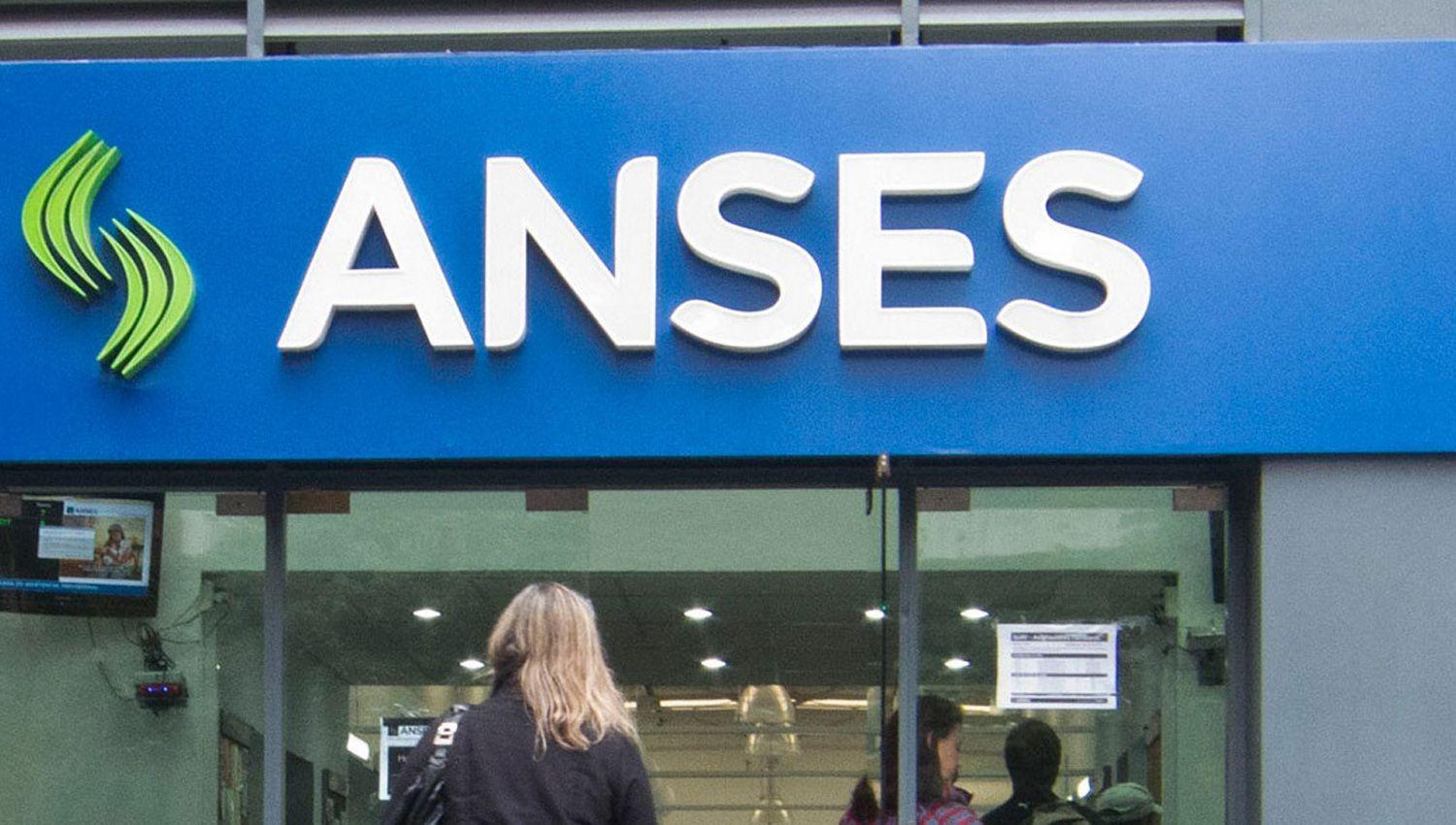 Hoy cobran jubilados con DNI que finalizan en 4 y 5 y beneficiarios de IFE