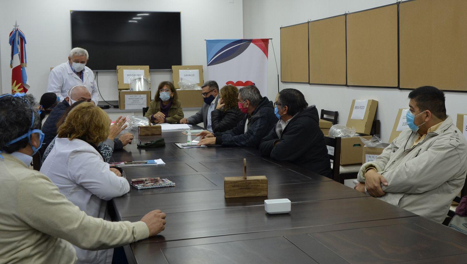 Las autoridades evaluaron la situación de cada centro sanitario y acordaron diversas estrategias