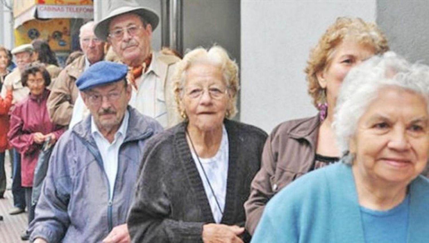 Oficializan el aumento del 612 para las jubilaciones pensiones y asignaciones familiares