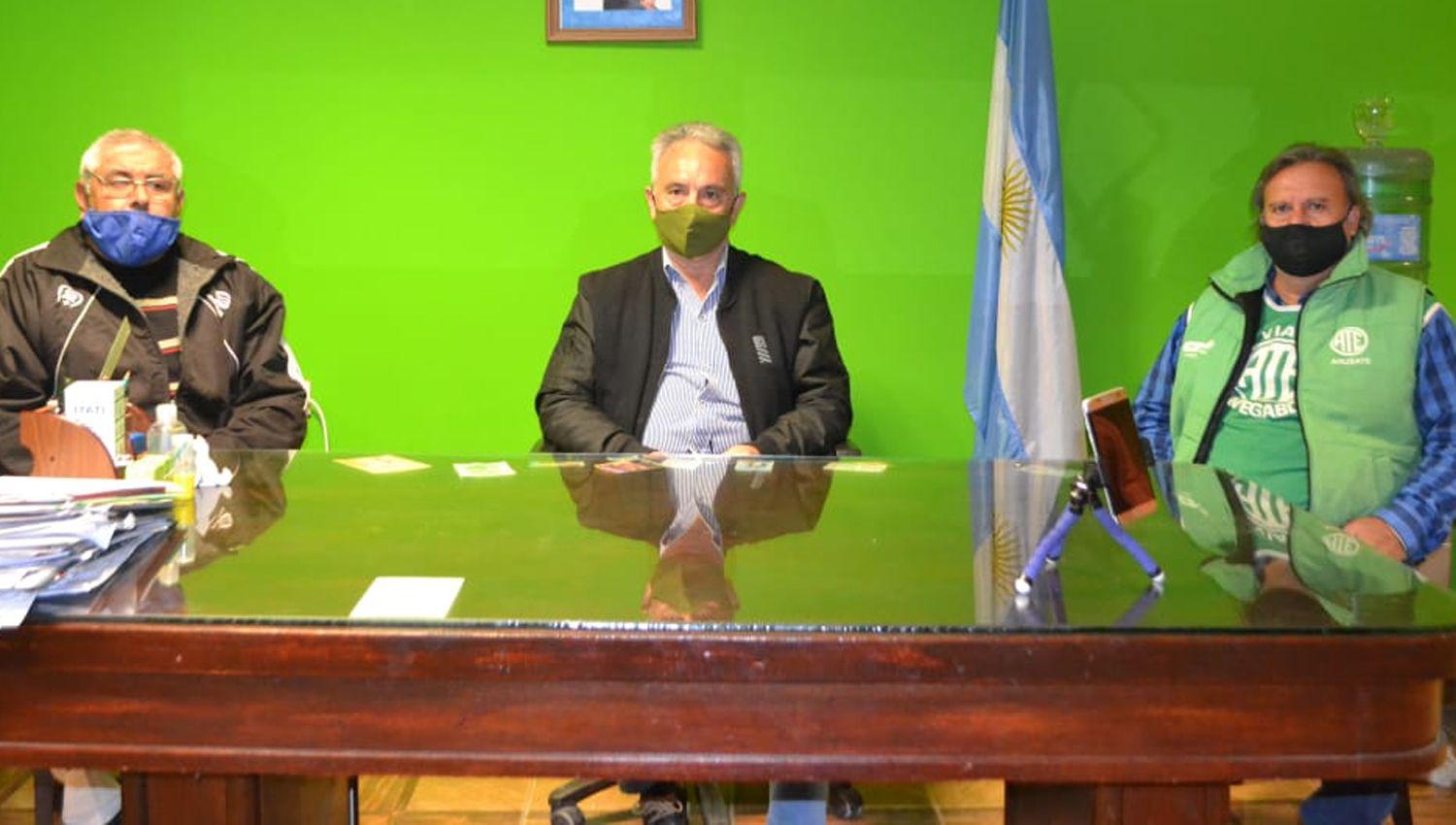 Antildeatuya- el intendente Heacutector Ibaacutentildeez anuncioacute aumento del 45 por ciento