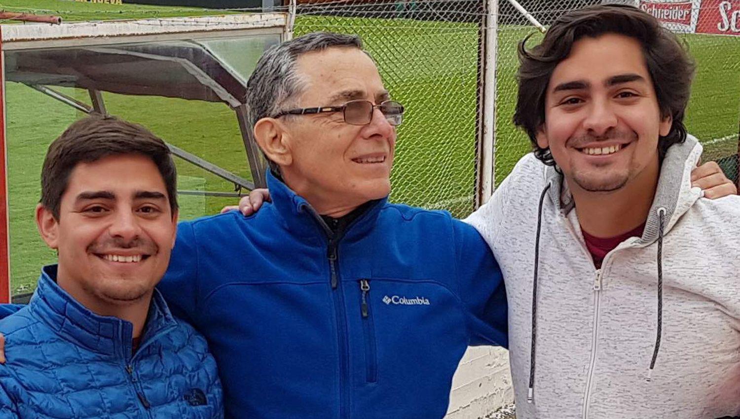 SENTIMIENTO El ingeniero José Alfano junto a sus hijos siguiendo a Central Córdoba La pasión por el Ferro es algo que est� en los genes familiares

