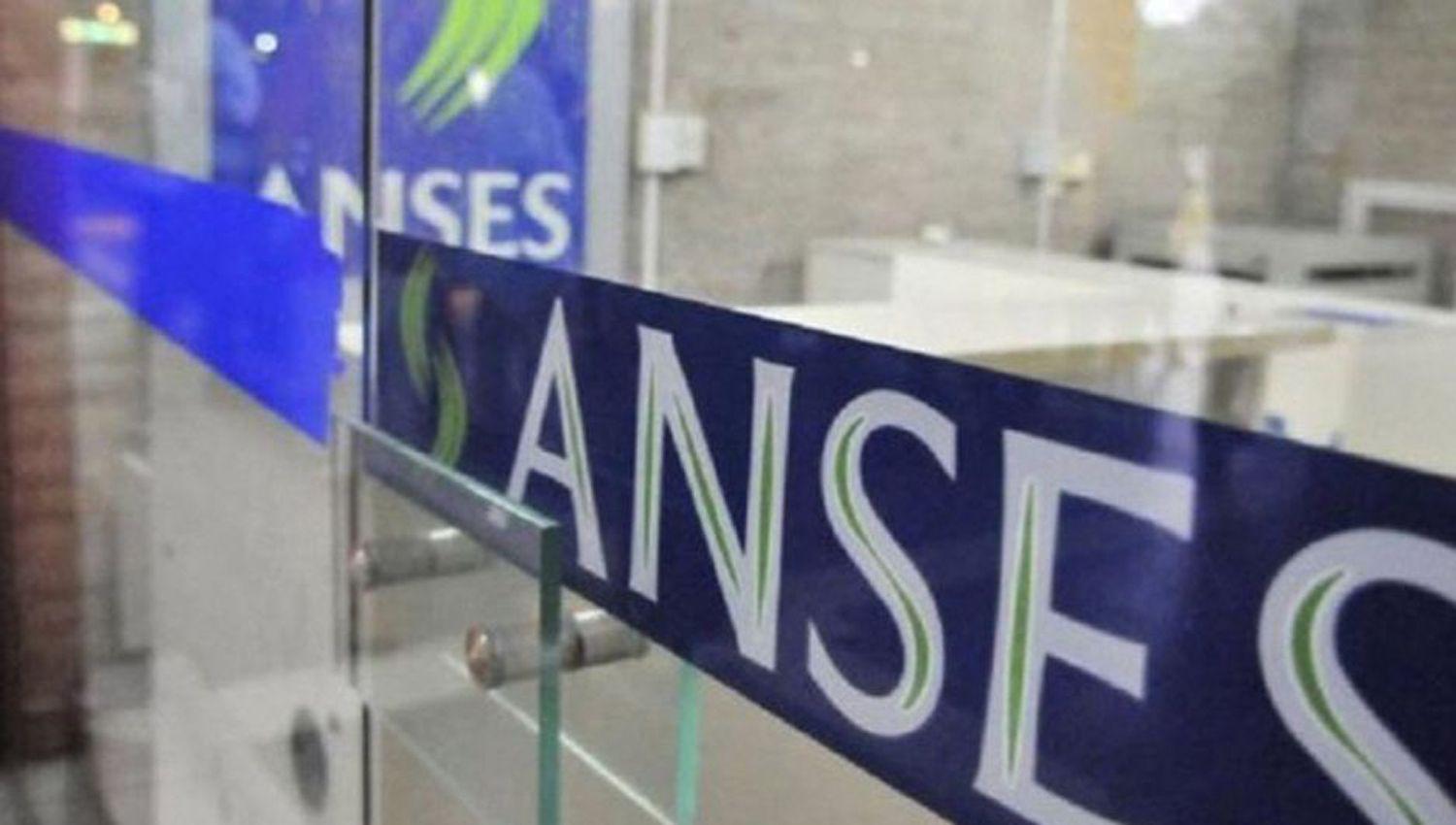 Sólo jubilados y pensionados podr�n cobrarlos por ventanilla