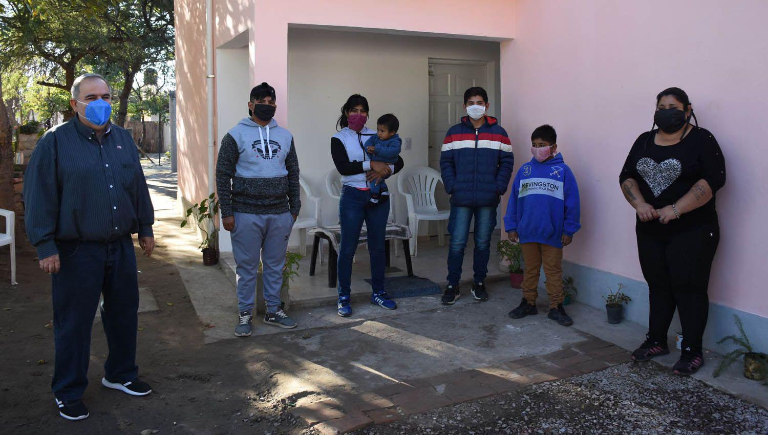 Familias santiaguentildeas fueron beneficiadas con viviendas sociales