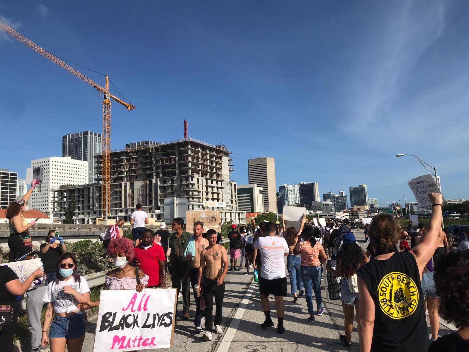 Coacutemo se vive en Miami las protestas anti racismo por el asesinato de George Floyd