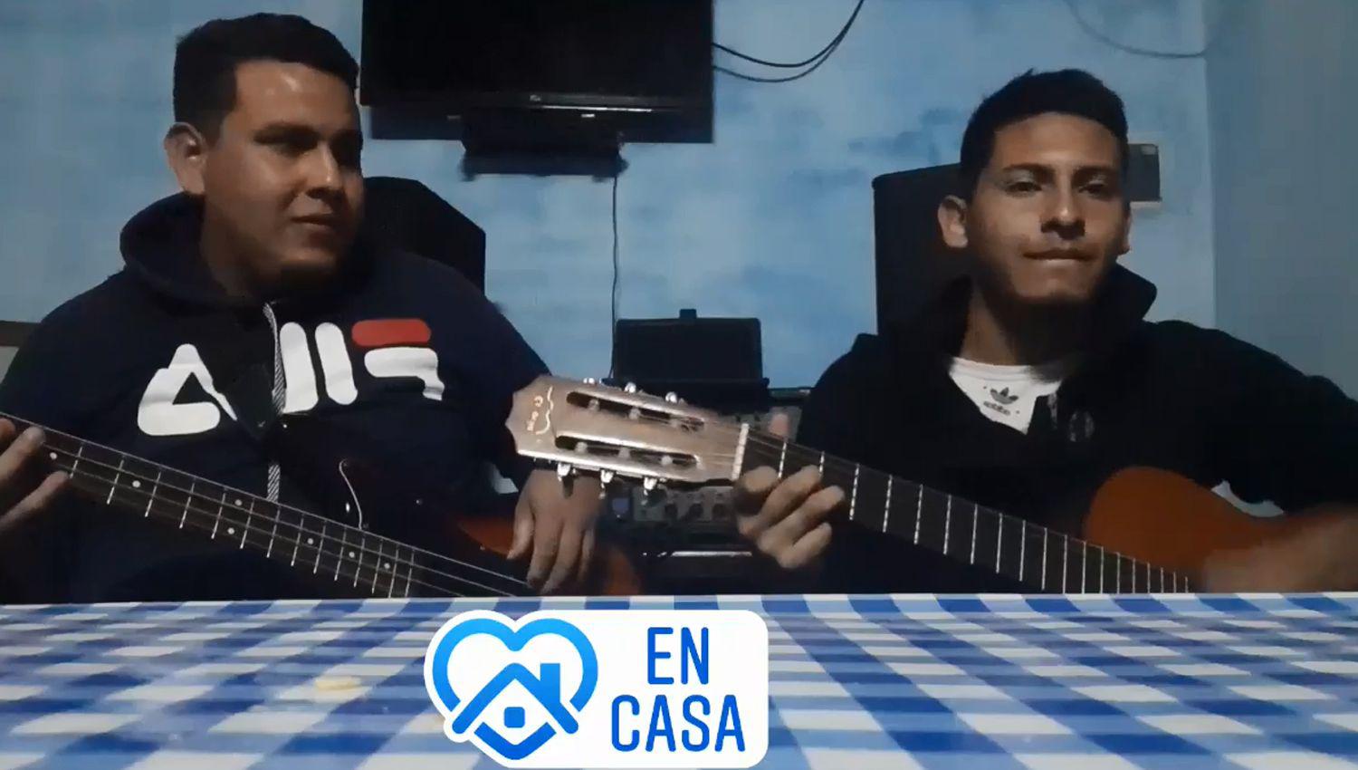 VIDEO  Los hermanos Gustavo y David Paz desde Acos acompantildean la cuarentena con su muacutesica