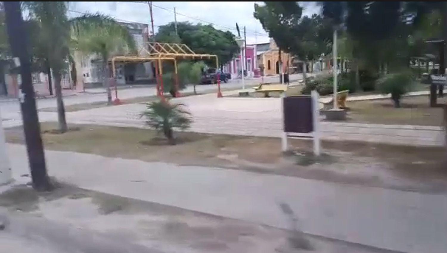 VIDEOS  Vaciacutea y desolada imagen de la tarde en Suncho Corral tras su total blindaje