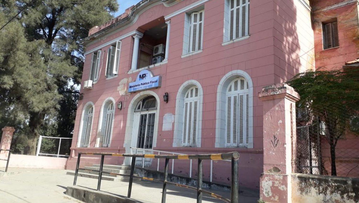 El acusado se entregó acompañado de su abogado y quedó
detenido a disposición de la Justicia