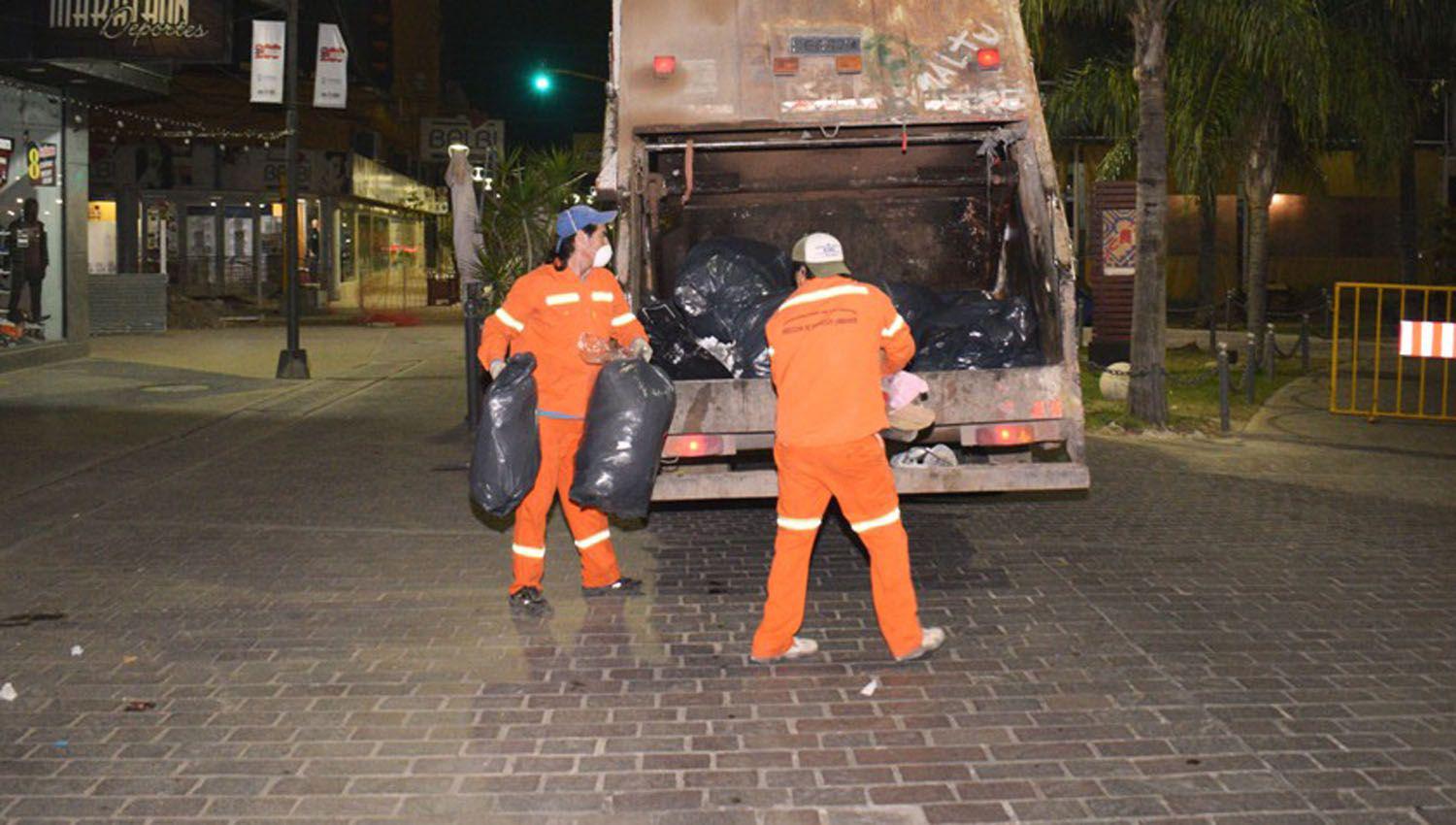 La municipalidad aumentoacute la frecuencia de recoleccioacuten de residuos por la apertura de comercios