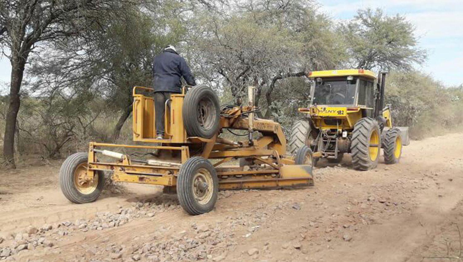Continuacutean los trabajos viales en rutas y caminos de Choya y Guasayaacuten