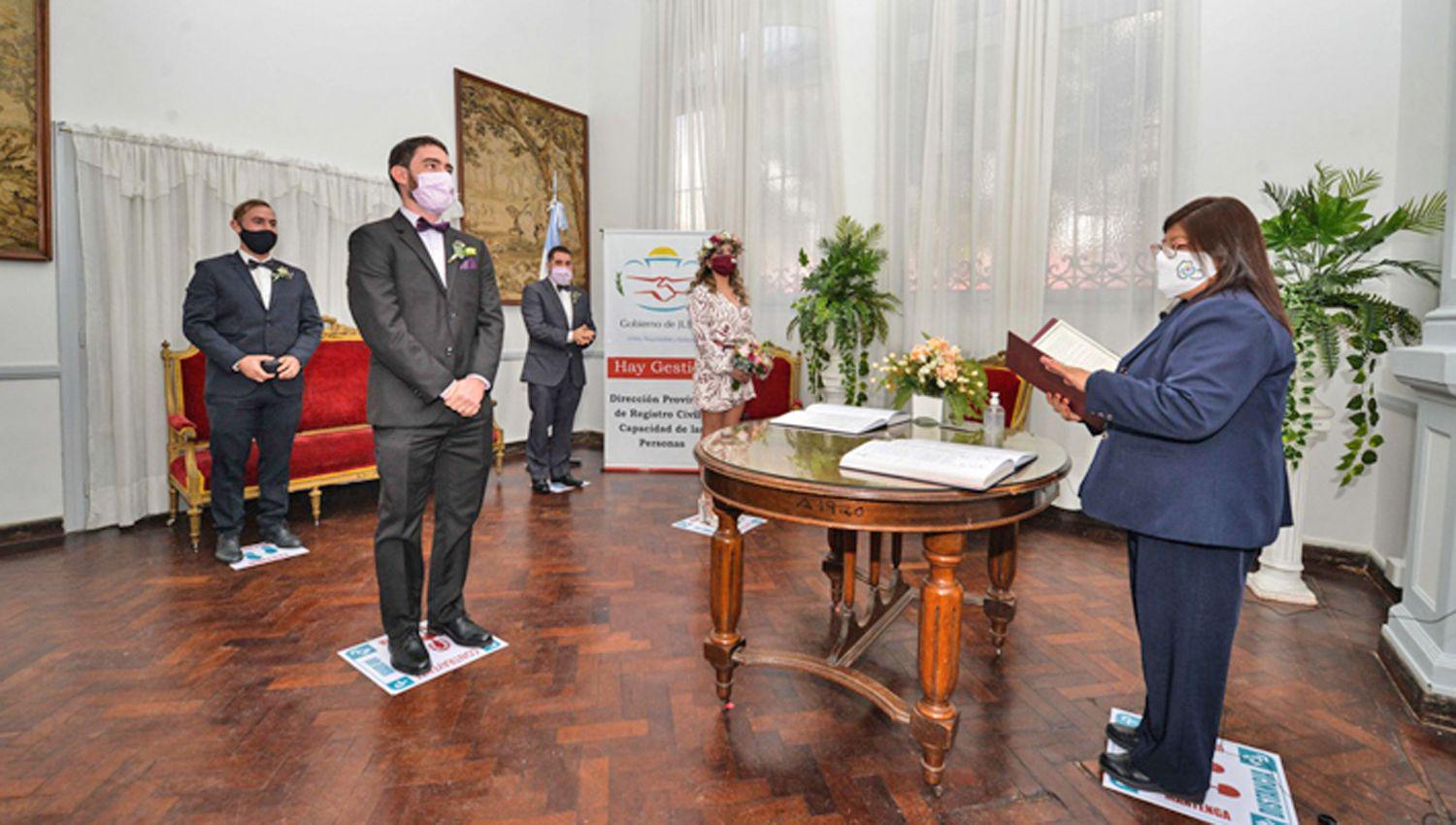 �SÍ QUIERO CON BARBIJO Los casamientos en Jujuy se celebran con
el distanciamiento social y tapabocas �Ser�n así las ceremonias en Santiago