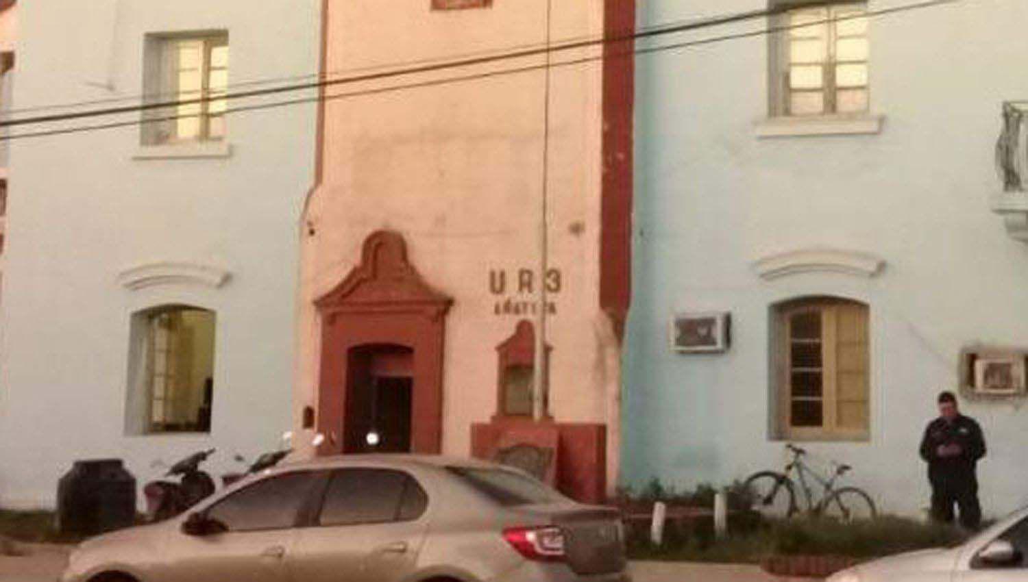 Dos policiacuteas fueron agredidos durante el operativo en Antildeatuya