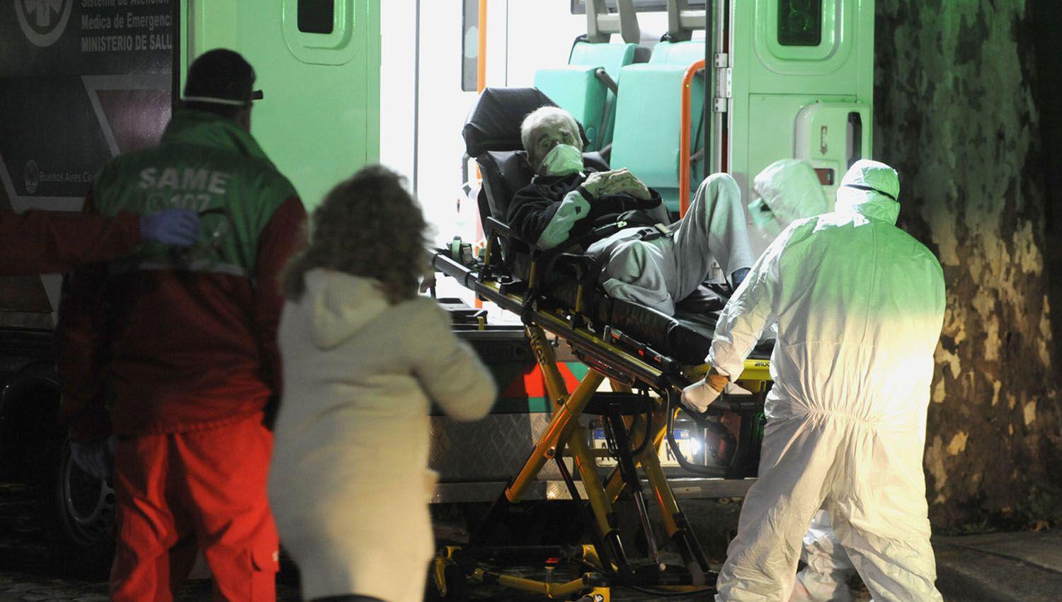 Este s�bado evacuaron un geri�trico porteño ya que 58 personas entre adultos mayores y empleados habían dado positivo para Covid-19