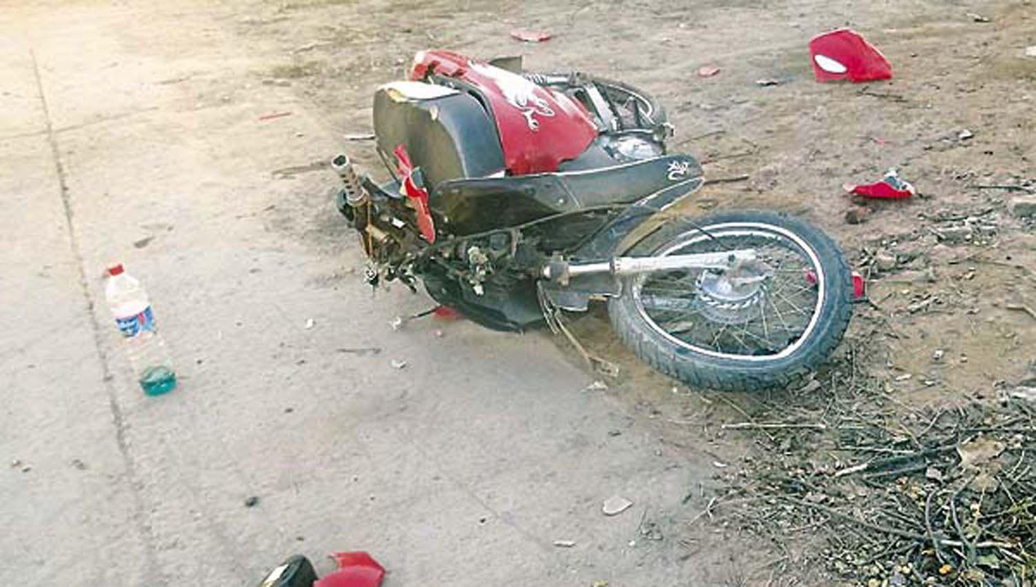 Un joven de 29 antildeos fallecioacute al derrapar con su moto y golpear su cabeza contra un aacuterbol