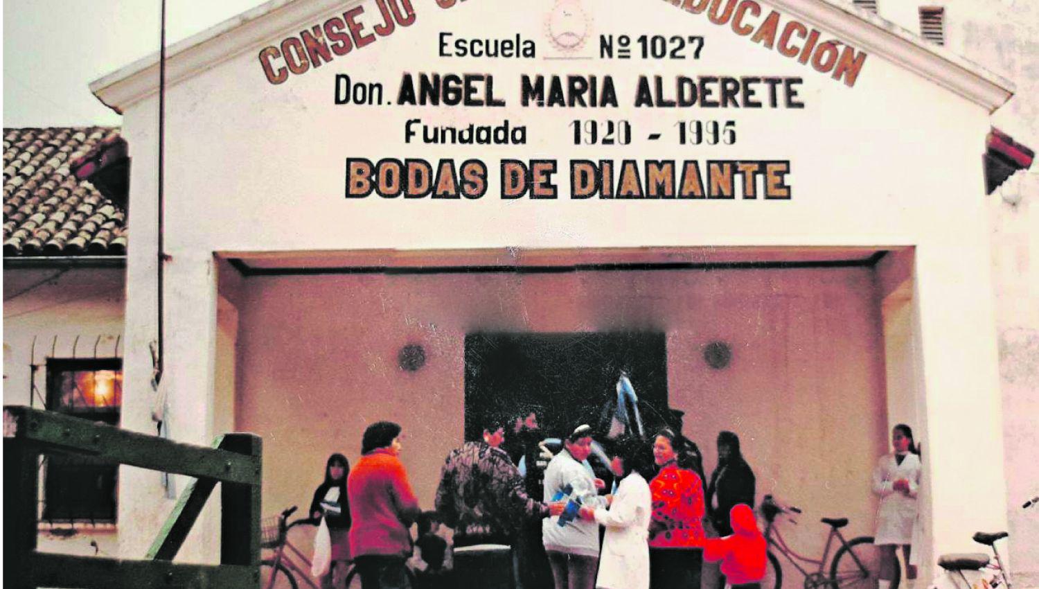 Cumple 100 antildeos la escuela ldquoAacutengel Mariacutea Aldereterdquo de Los Juriacutees