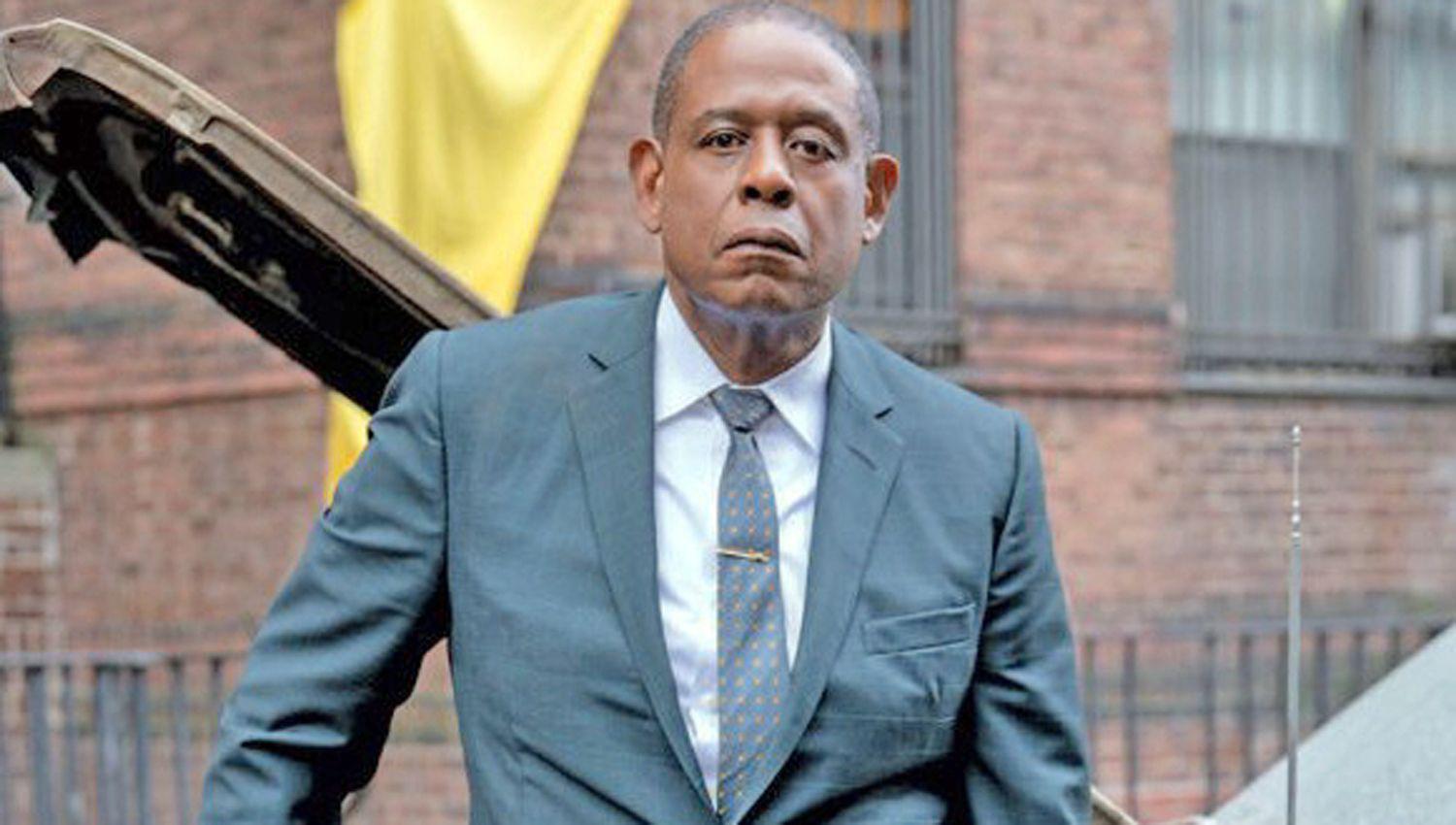 Un gangster negro que pelea contra los mafiosos italianos es la idea madre de la serie