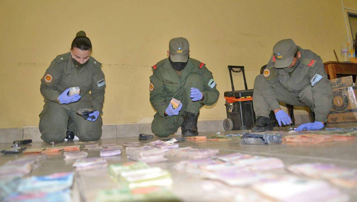 Por disposición del Dr Guillermo Molinari todo el dinero
fue incautado