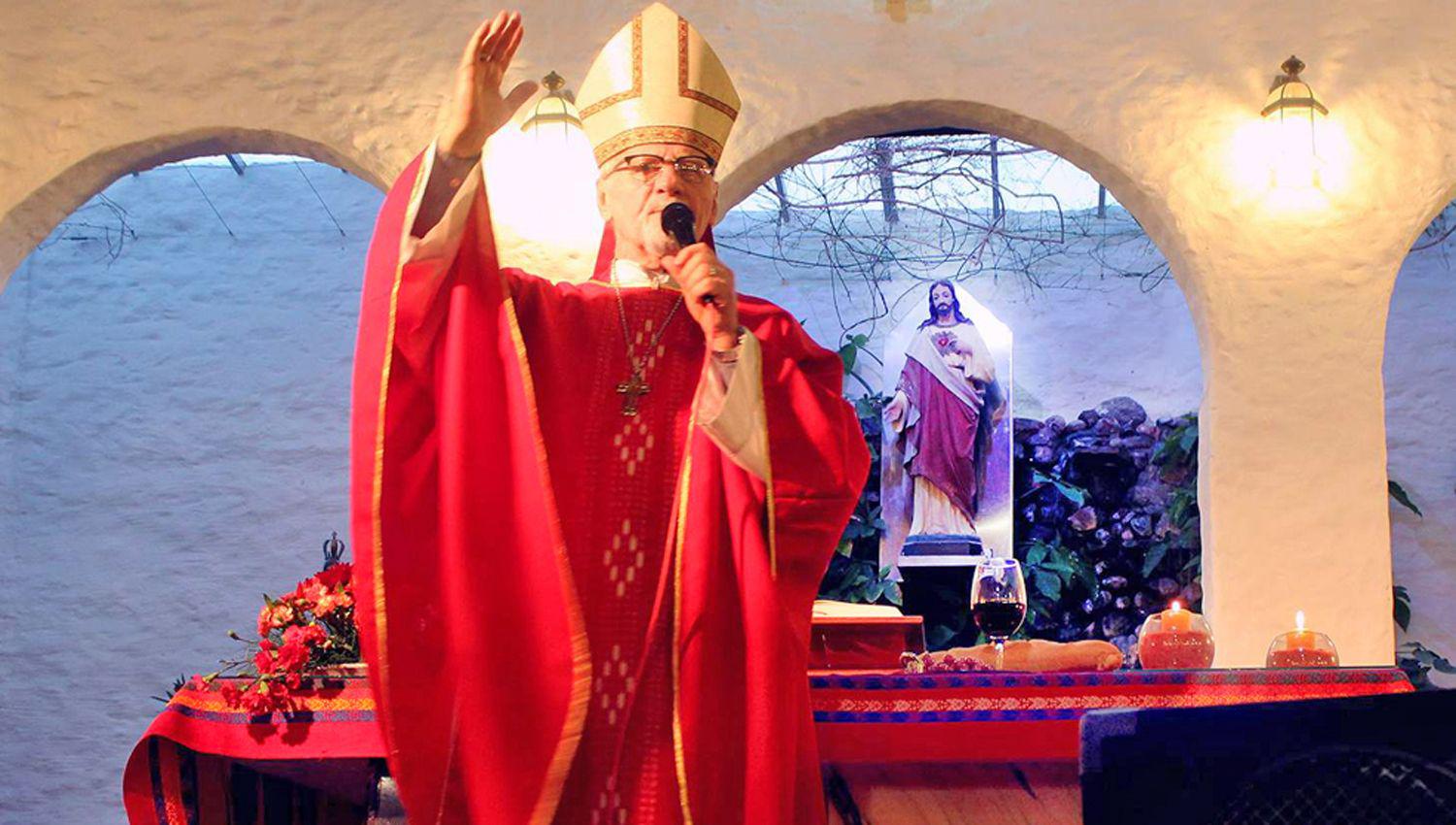 El obispo de la Diócesis de Santiago concelebró la eucaristía con el p�rroco local Ángelo Introzzi
