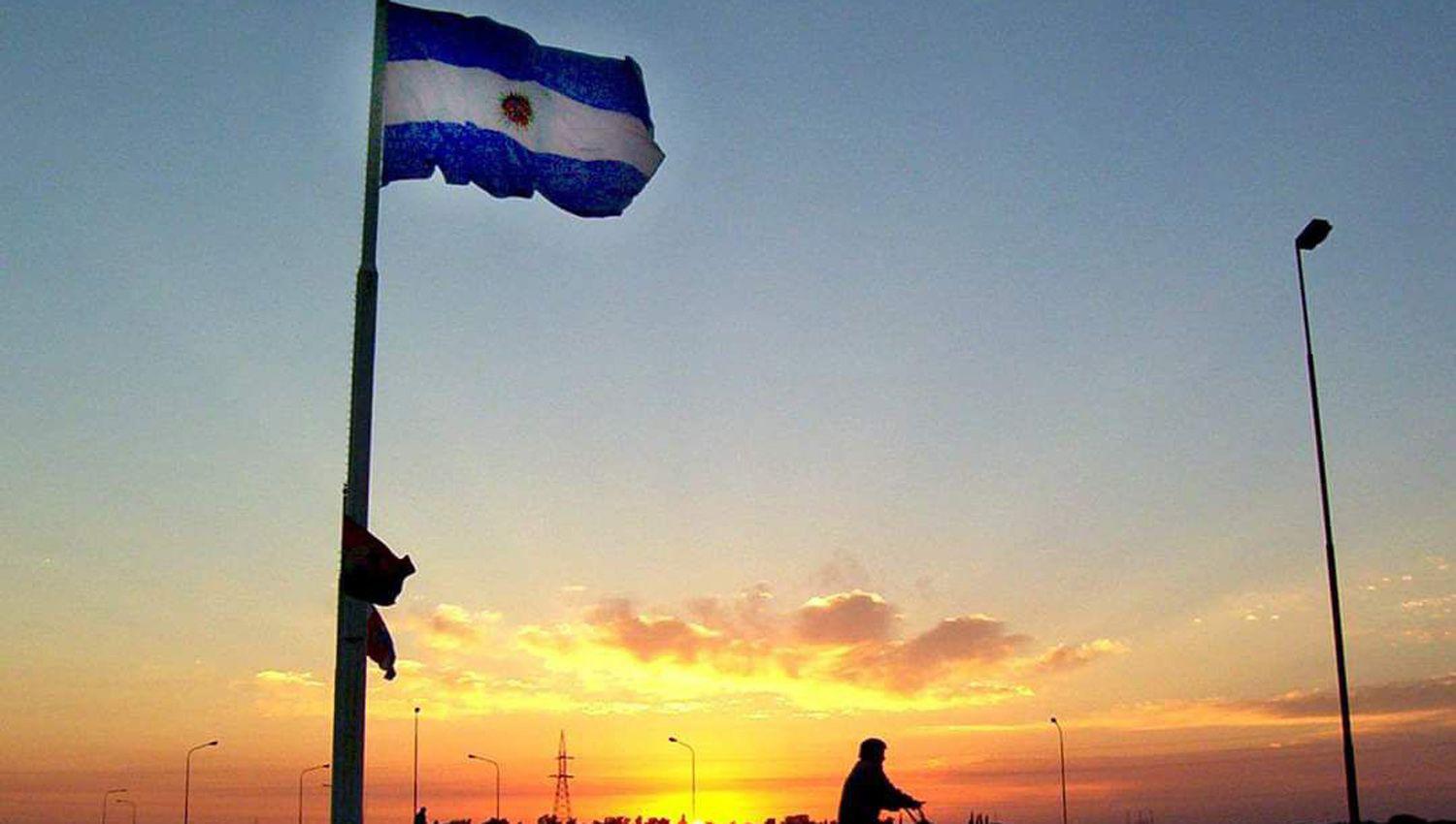 El Monumento a la Bandera de la ciudad de Friacuteas cumplioacute 20 antildeos