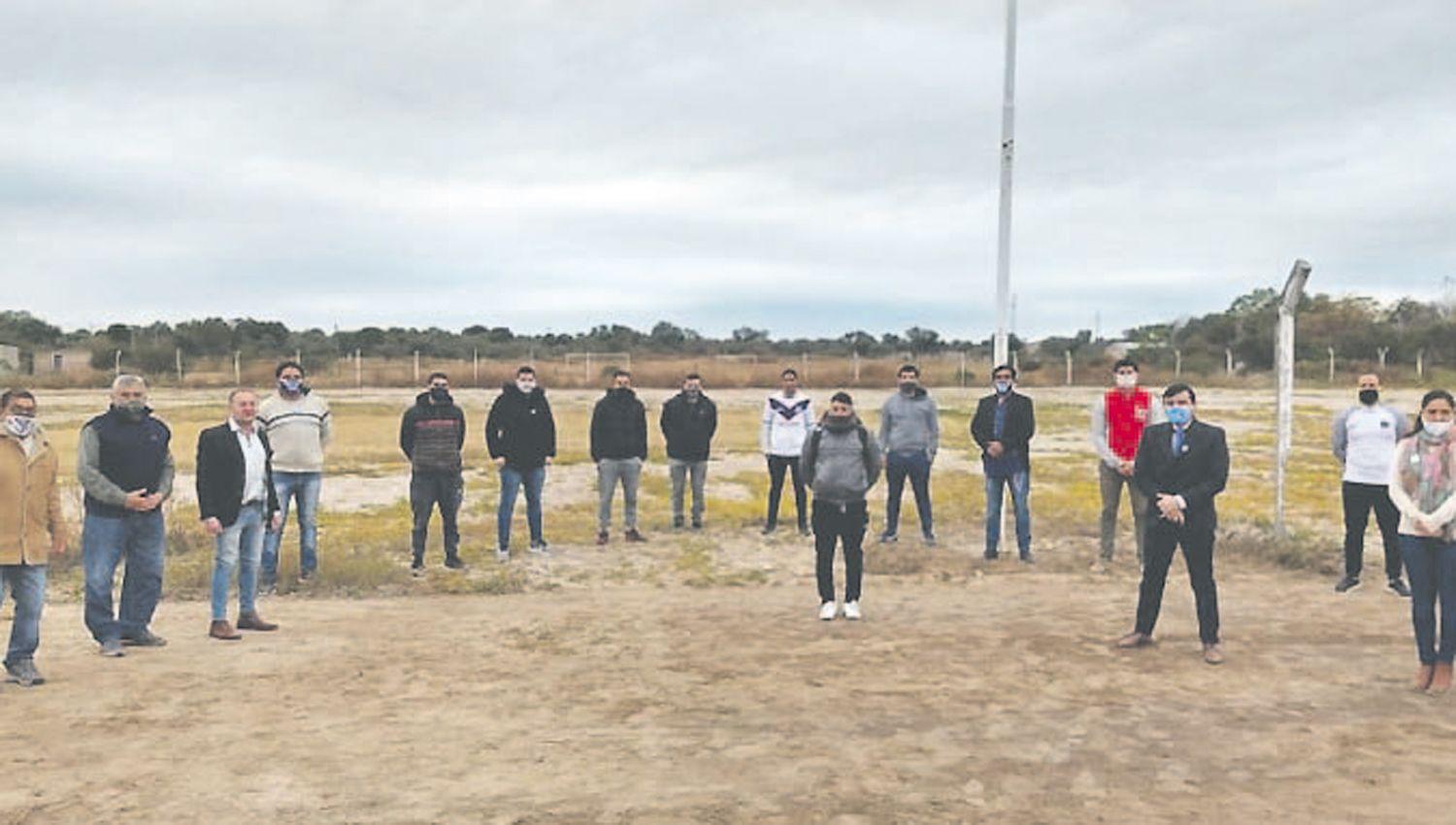 Un reducido grupo de dirigentes realizó un sencillo acto y compartió una chocolatada