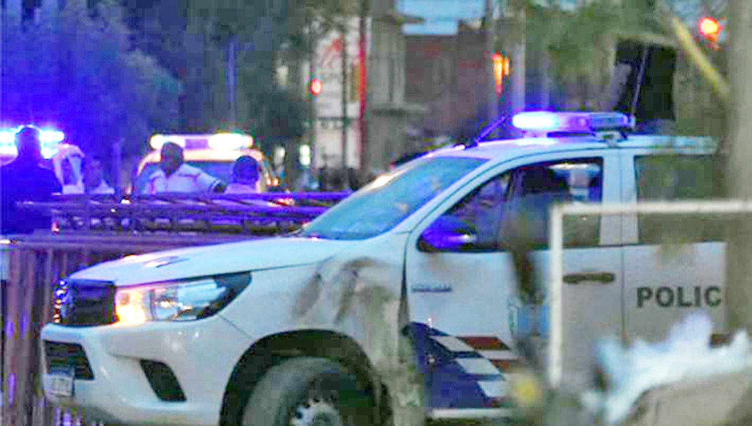 La Policía brindó asistencia a la menor y a su hijo trasladndolos
a un lugar seguro con sus pertenencias