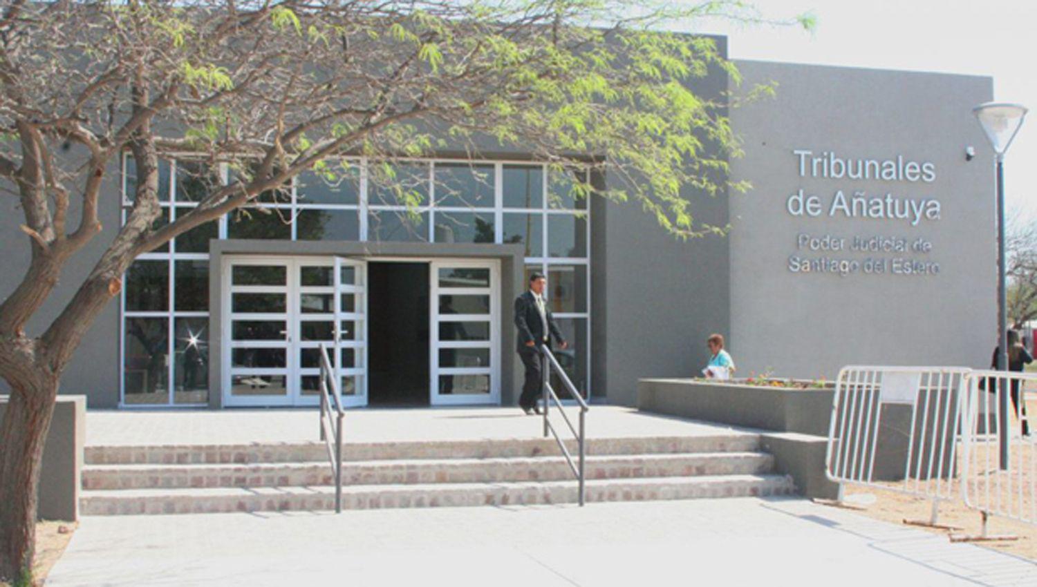 Extienden la detencioacuten al hijo de Margarita Barrientos tras el secuestro de 2 armas de fuego