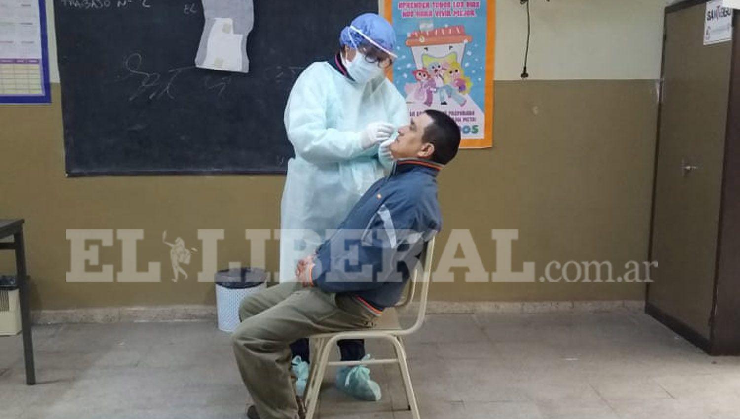 Realizan hisopados a seis trabajadores que arribaron a Icantildeo