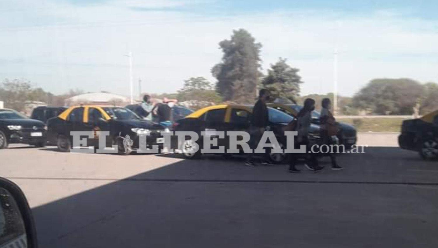 La policiacutea escoltoacute a 17 vehiacuteculos que veniacutean de Buenos Aires hacia Tucumaacuten Salta y Jujuy