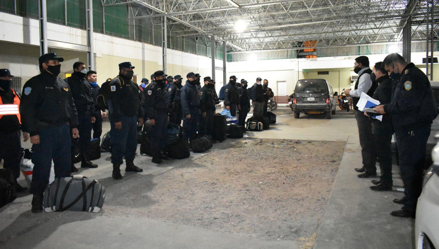 Imaacutegenes  Gran despliegue policial para aislar Los Juriacutees ante el caso de Covid-19 detectado hoy