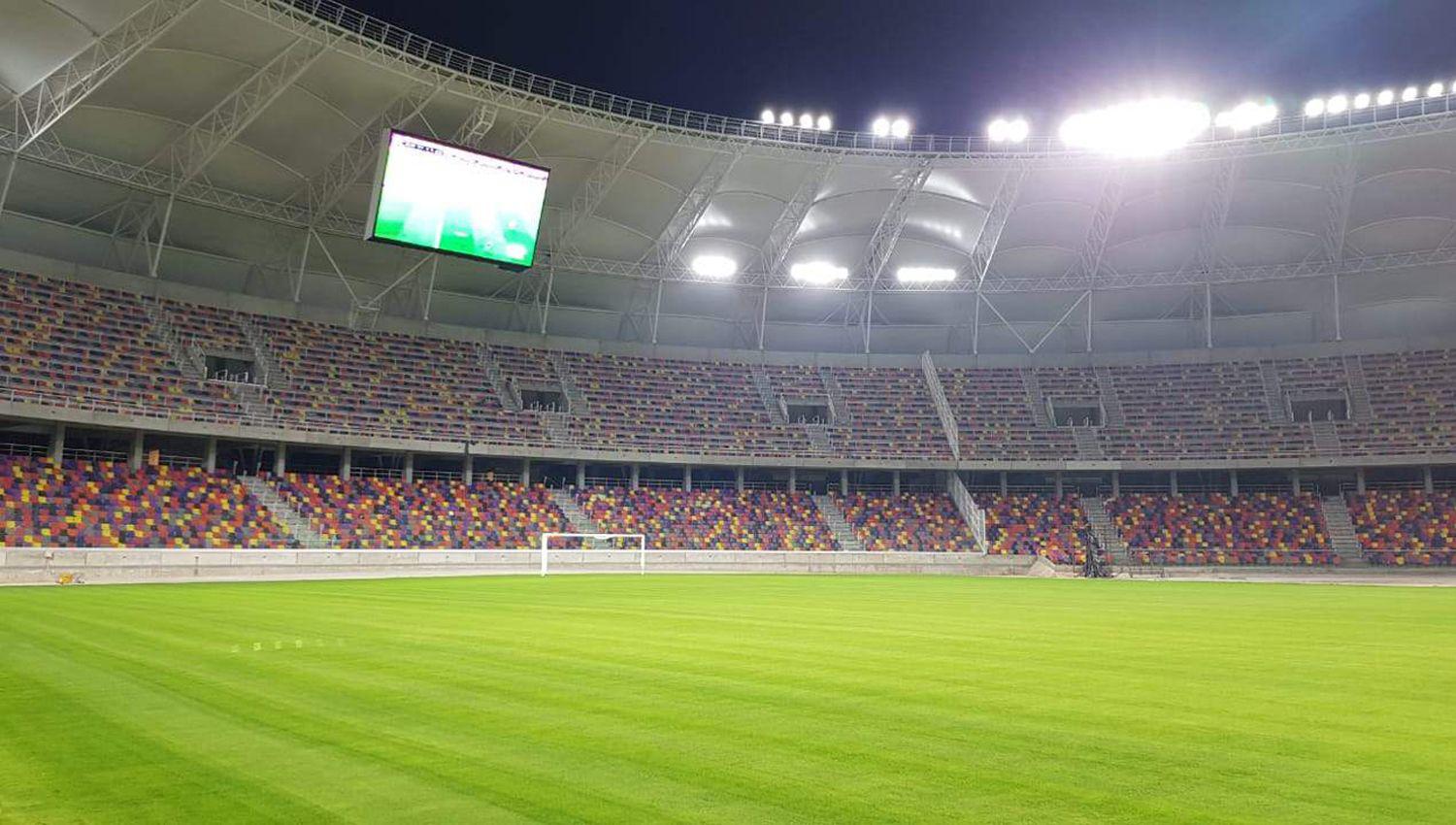 La iluminación completa del estadio Único se pudo apreciar anoche conel nuevo ensayo que hicieron los técnicos de la obra