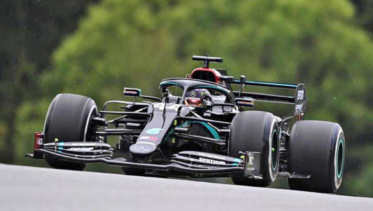 El campeón del mundo Lewis Hamilton tomó la posta en los primeros giros para marcar el mejor registro