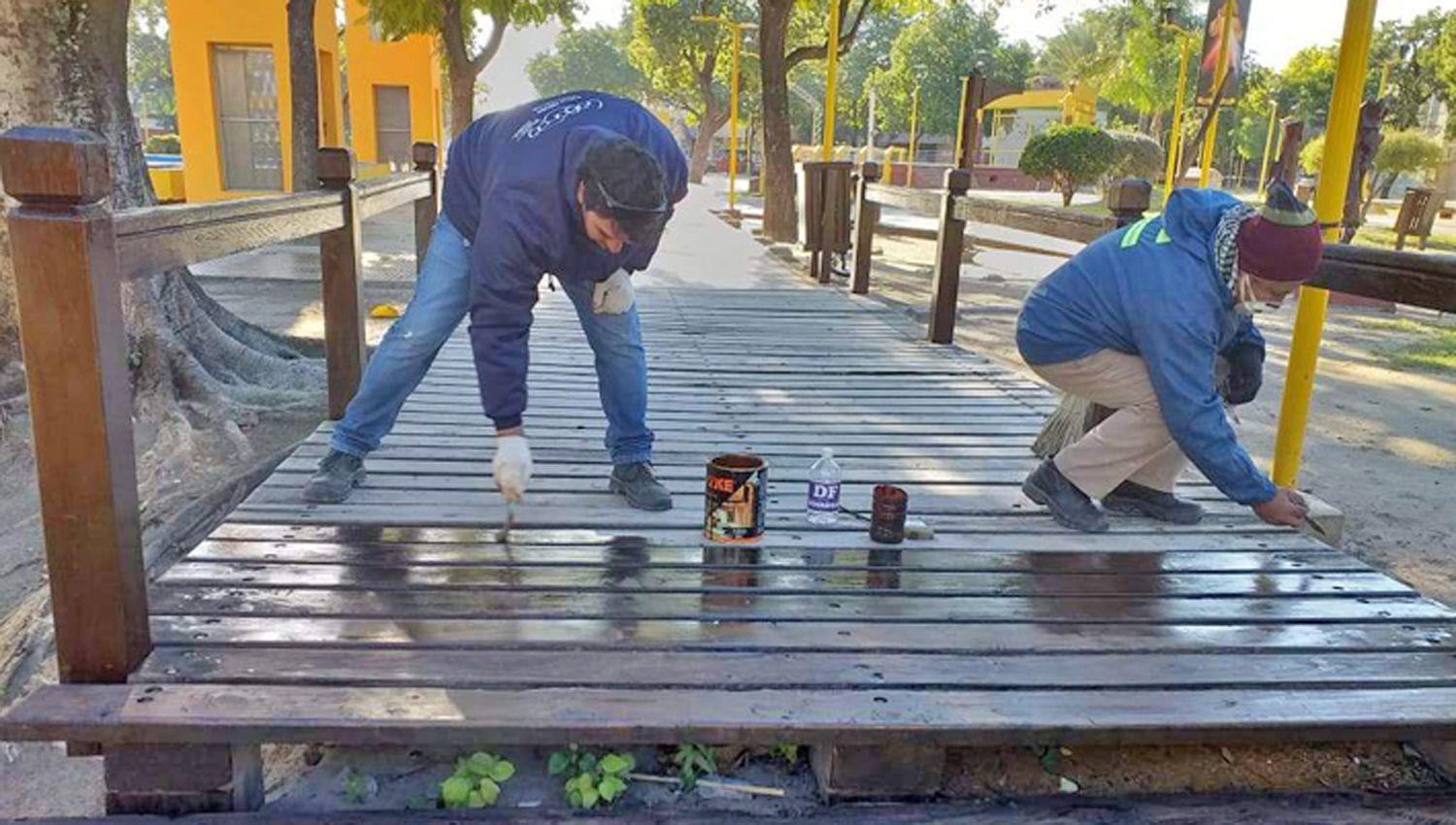 Realizan mantenimiento de la plaza Belgrano