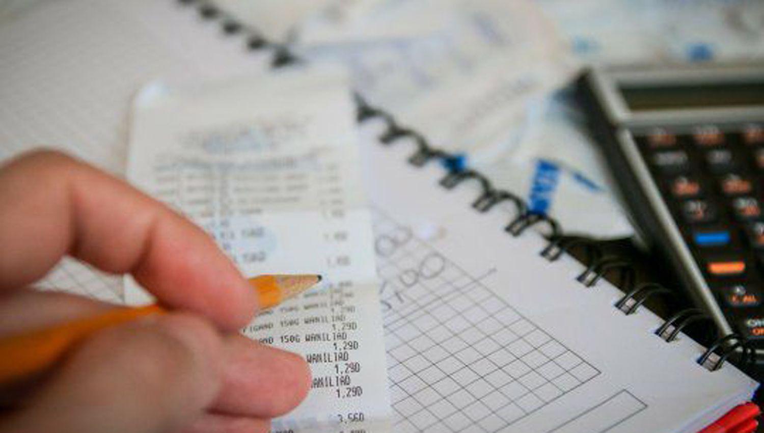 Provincias recaudaron 7-en-porciento- menos en junio pero acortaron la caiacuteda de mayo