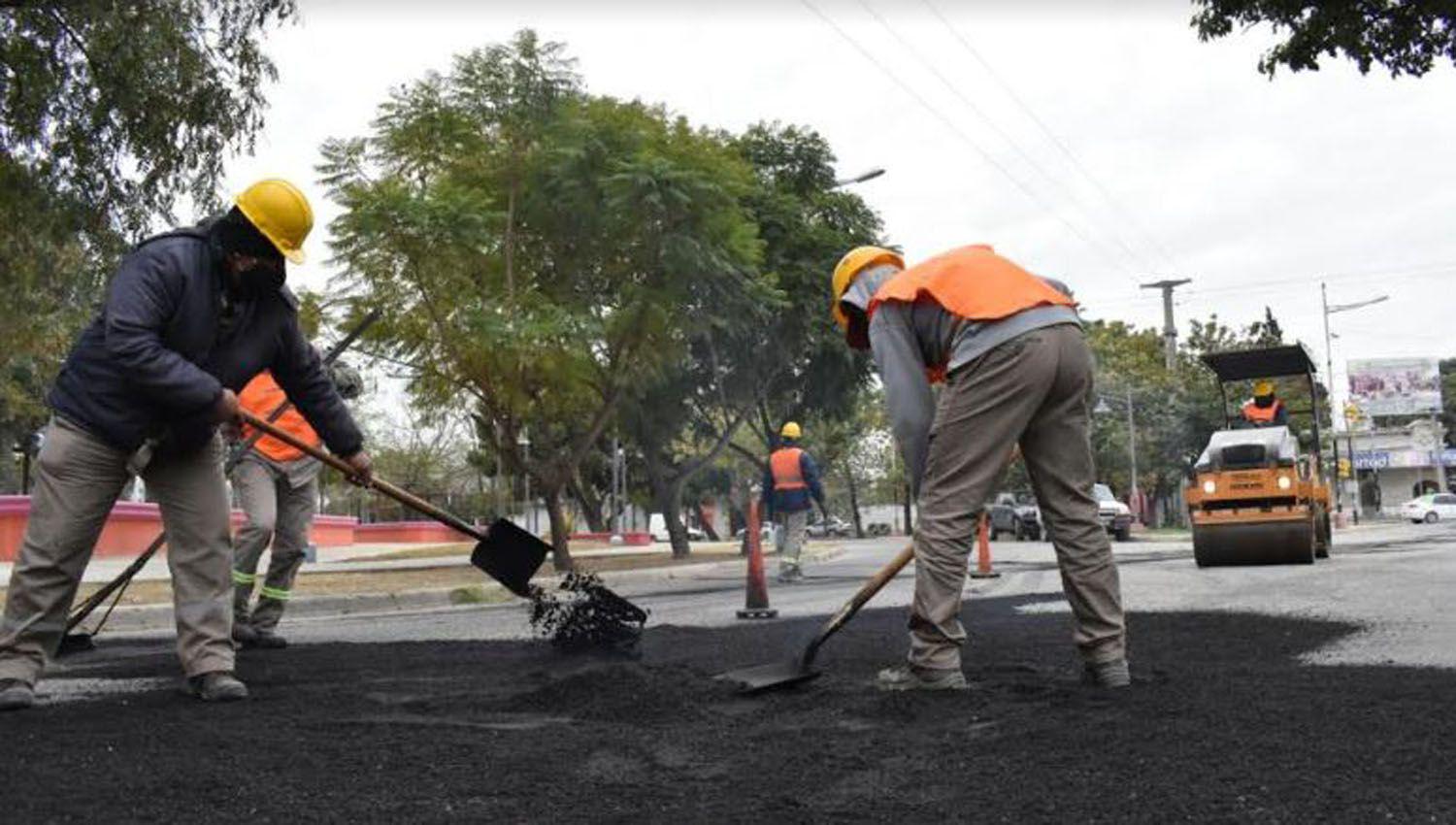 Trabajadores de la comuna capitalina realizaron el mantenimiento de la calle Libertad