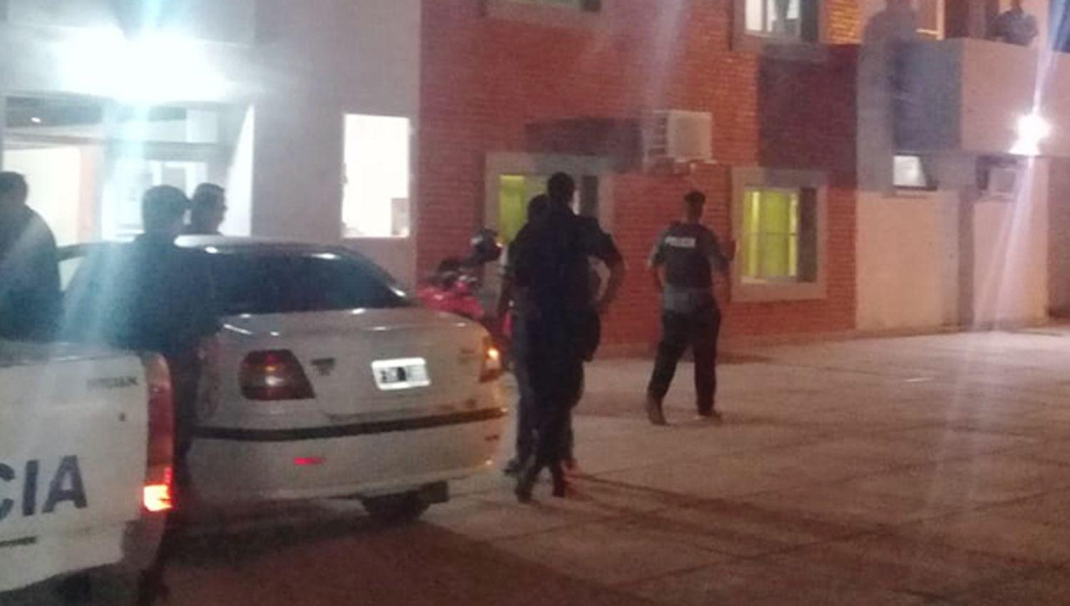 El personal de la Seccional 22 aprehendió a la comerciante después que intentara apuñalar a
la policía El fiscal solicitó urgente percicias psicológicas para la imputada