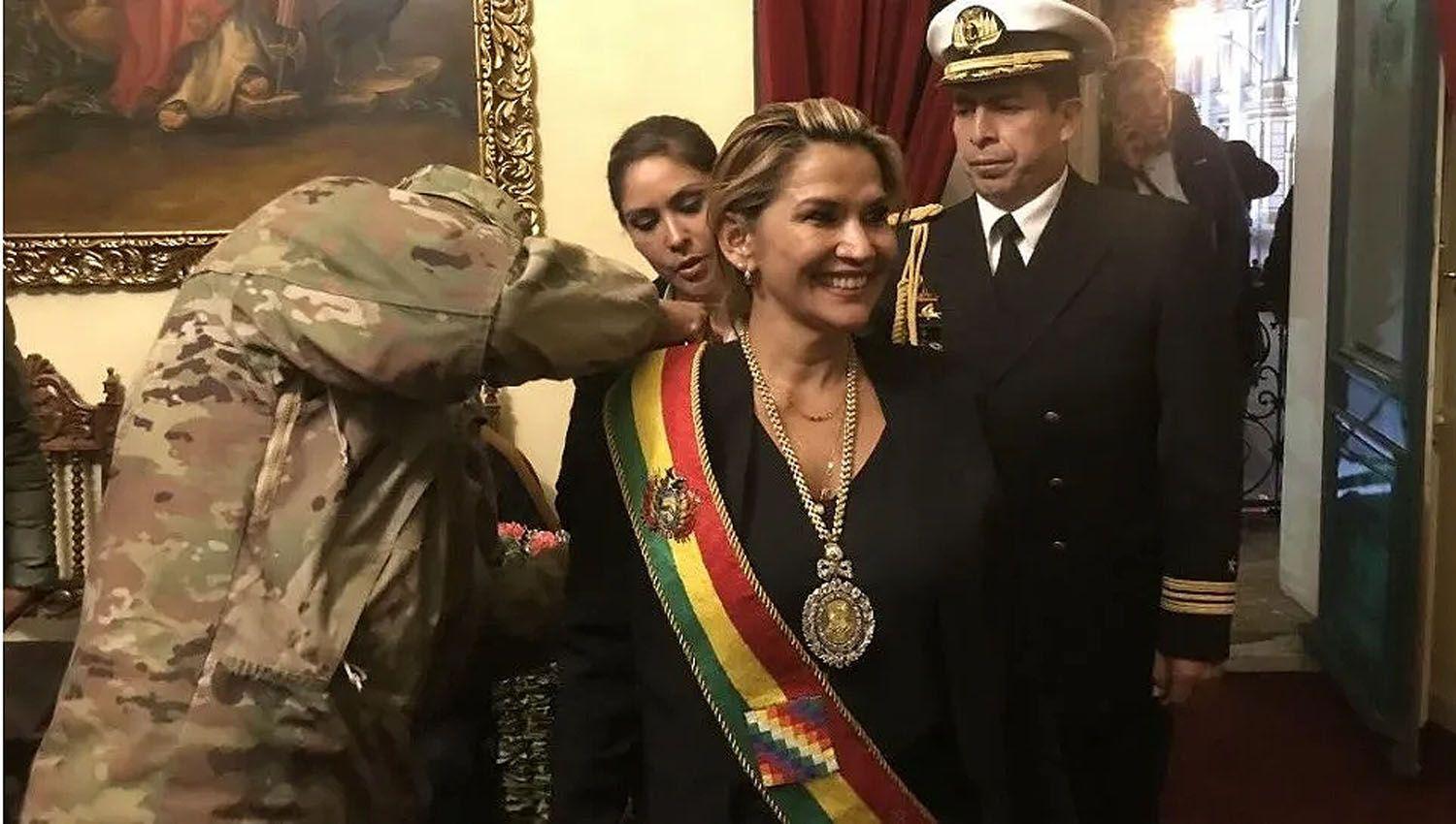 VIDEO  La presidenta de Bolivia Jeanine Aacutentildeez tiene coronavirus