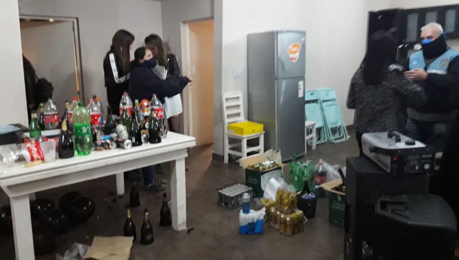 ALCOHOL EN ABUNDANCIA Los jóvenes habrían arribado a la fiesta con cajas de cervezas y fernet