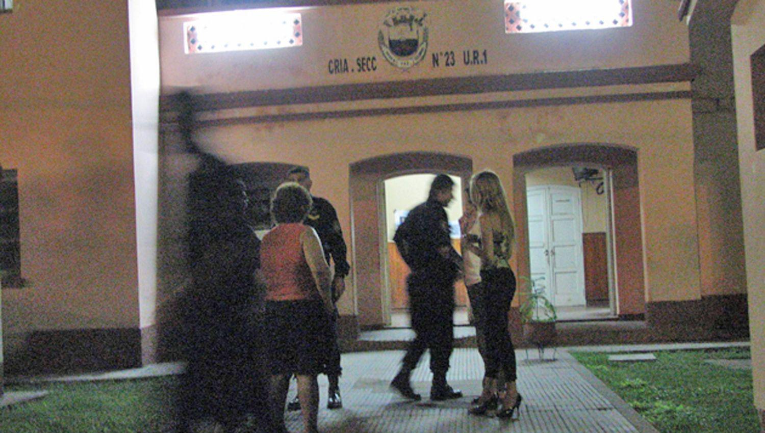 La policía
trabajó en el lugar del hecho