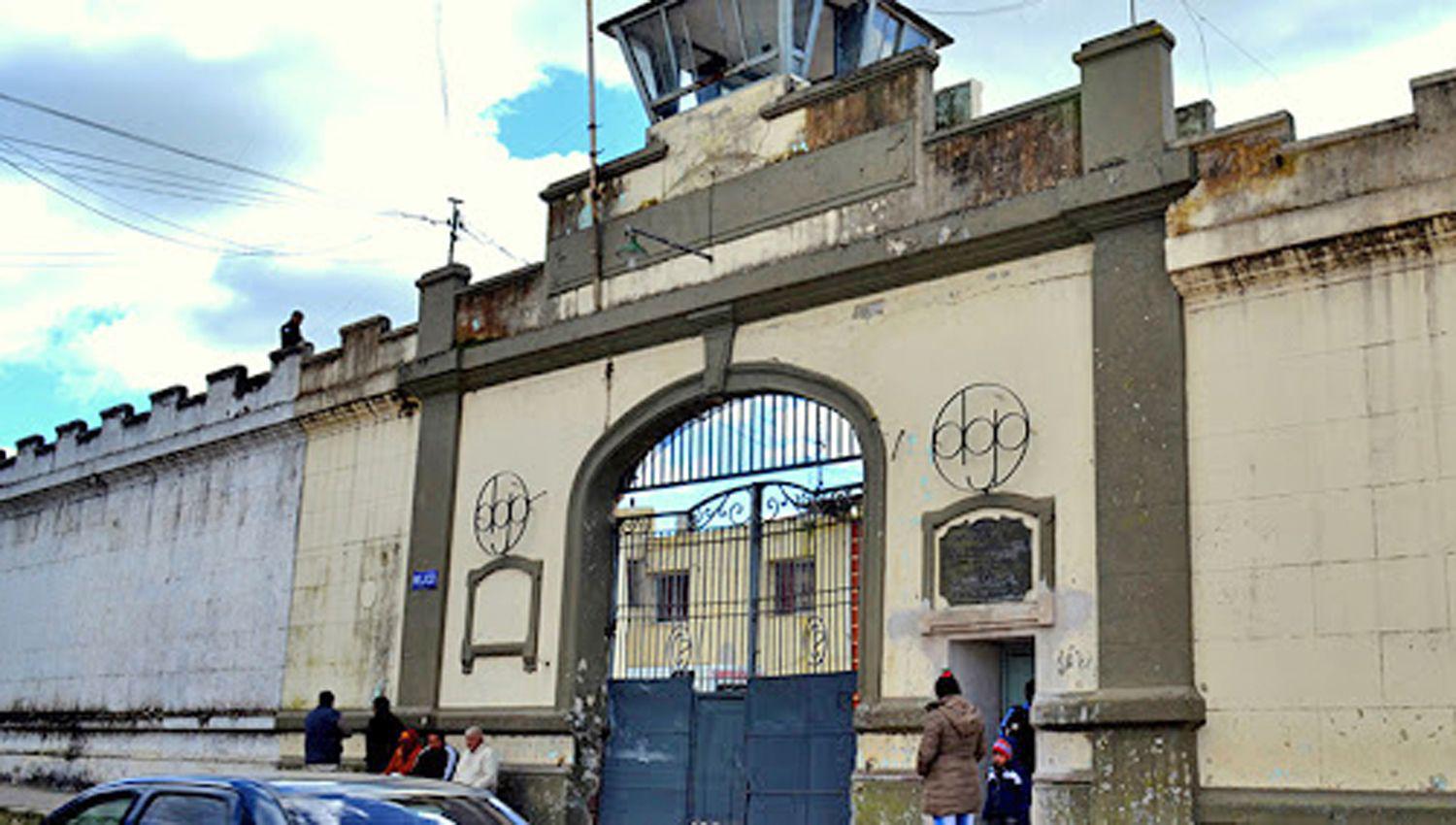 Reclusos del Penal de Villa Urquiza de m�xima
seguridad accedieron al bono de  10 mil